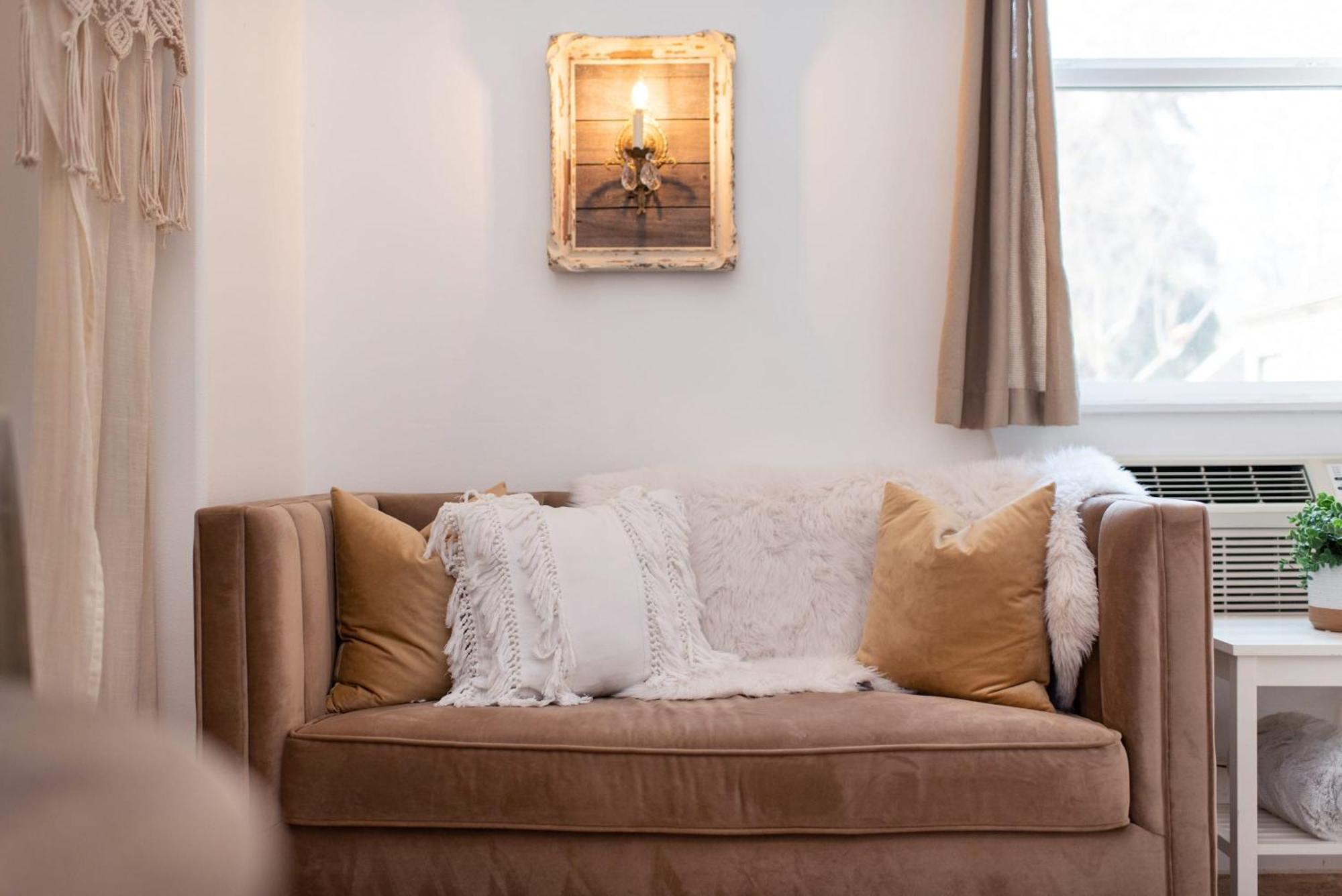 Le Petit Guesthouse -King Bed Walk To Whitworth Nine Mile Falls 외부 사진