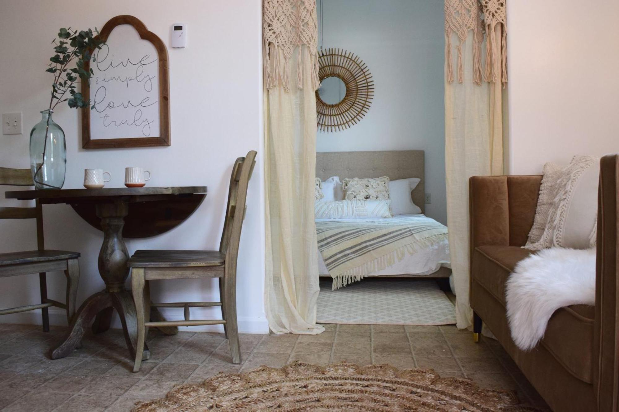 Le Petit Guesthouse -King Bed Walk To Whitworth Nine Mile Falls 외부 사진