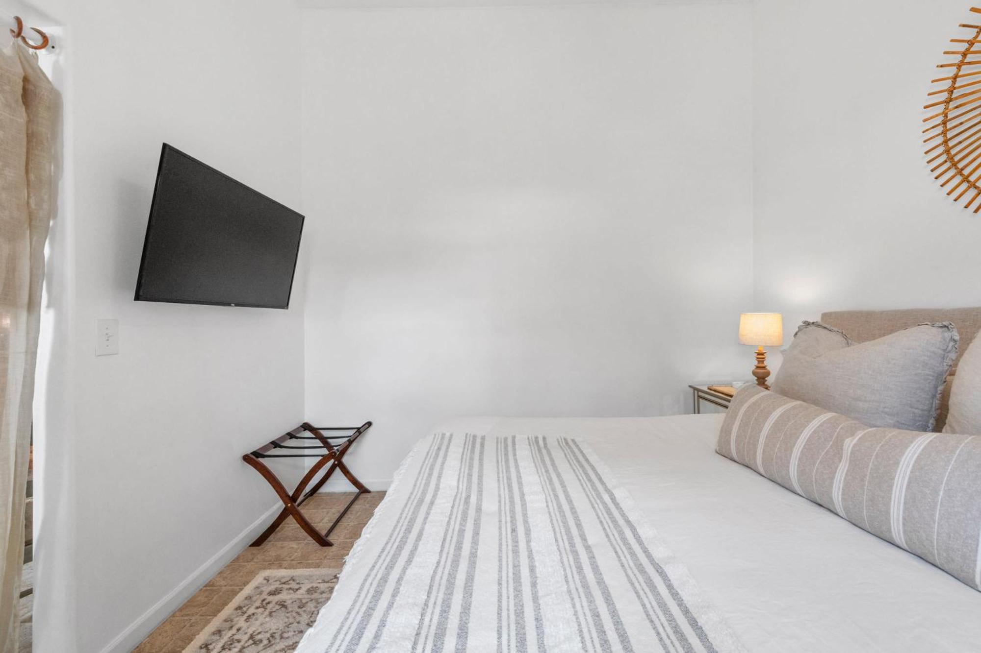 Le Petit Guesthouse -King Bed Walk To Whitworth Nine Mile Falls 외부 사진