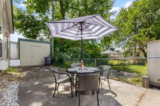 Le Petit Guesthouse -King Bed Walk To Whitworth Nine Mile Falls 외부 사진